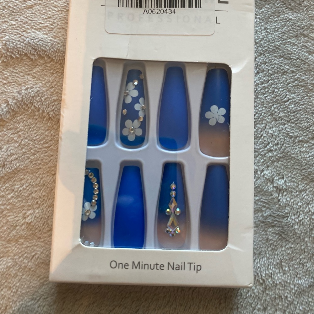 Press on nails